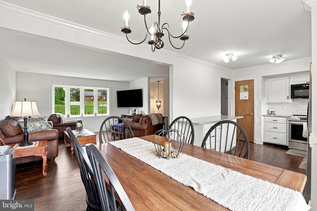 11 BIRDSFOOT DR, Robesonia, PA 19551