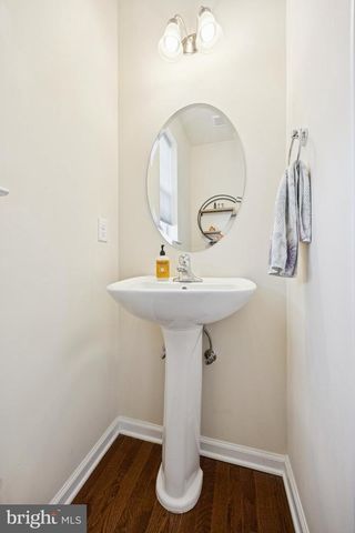 32 STONEHAM RD, Trenton, NJ 08638