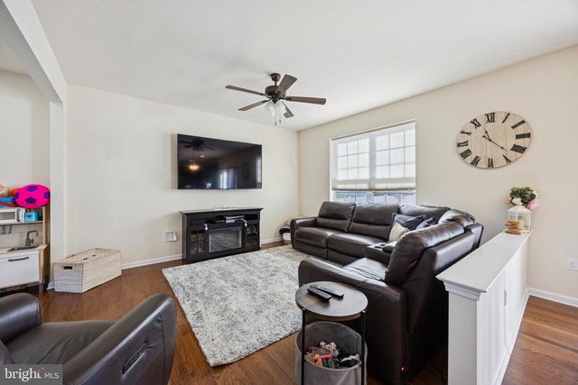 32 STONEHAM RD, Trenton, NJ 08638