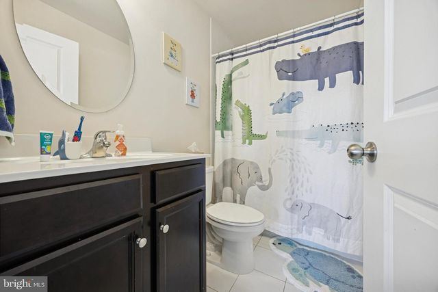 32 STONEHAM RD, Trenton, NJ 08638