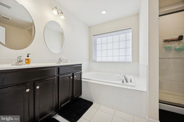 32 STONEHAM RD, Trenton, NJ 08638