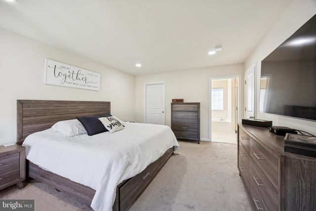 32 STONEHAM RD, Trenton, NJ 08638