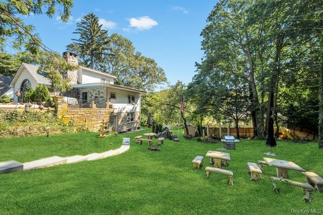 122 Dawn Road, Rocky Point, NY 11778
