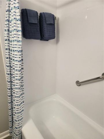 1009 72nd ST, Newport News, VA 23605