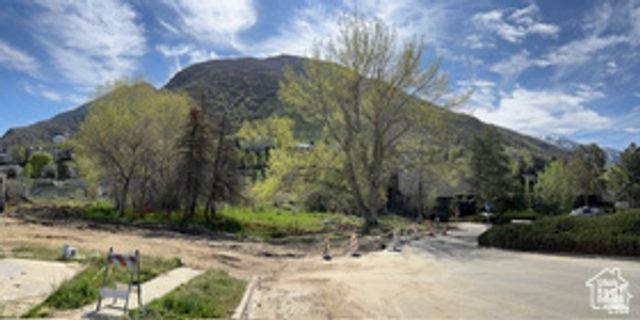 7657 S AVONDALE DR, Cottonwood Heights, UT 84121