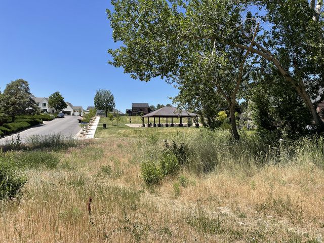 7657 S AVONDALE DR, Cottonwood Heights, UT 84121