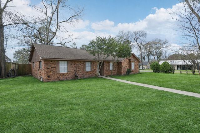 100 Montrose Circle, Conroe, TX 77301