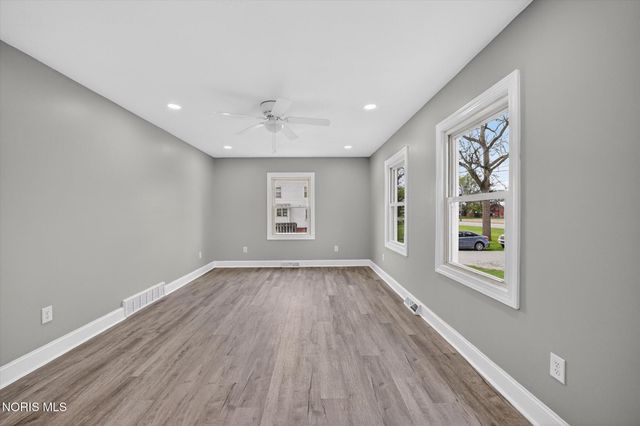 8040 Jerusalem Road, Oregon, OH 43616