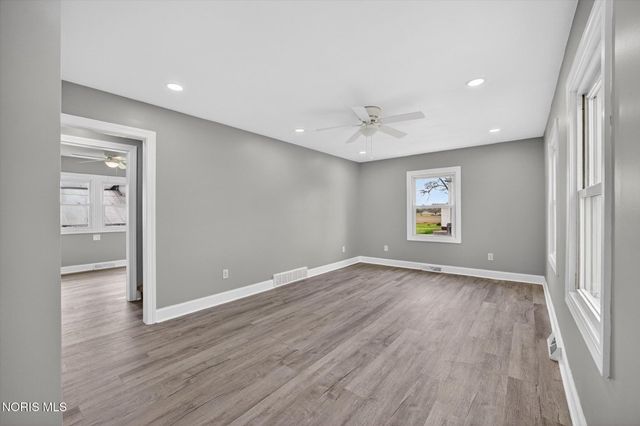 8040 Jerusalem Road, Oregon, OH 43616
