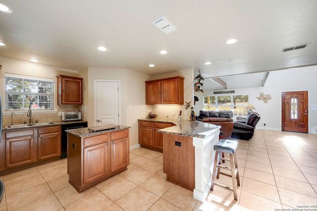 1367 Rolling Hills Rd, Blanco, TX 78606