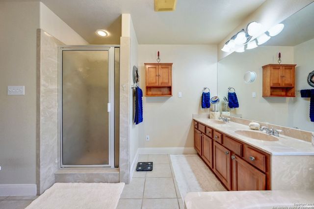 1367 Rolling Hills Rd, Blanco, TX 78606