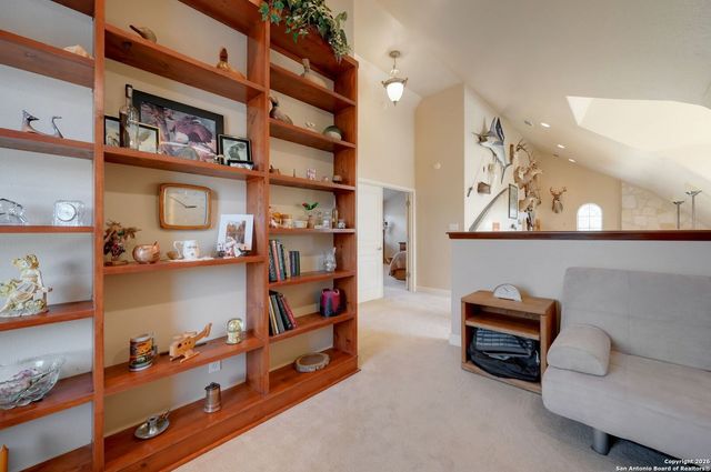 1367 Rolling Hills Rd, Blanco, TX 78606