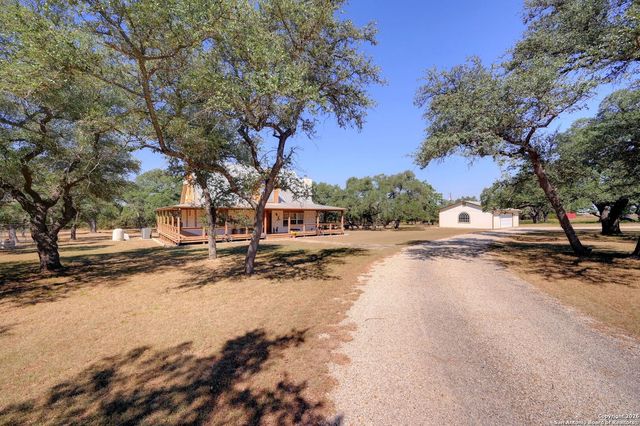 1367 Rolling Hills Rd, Blanco, TX 78606