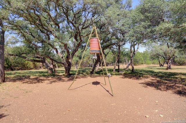 1367 Rolling Hills Rd, Blanco, TX 78606