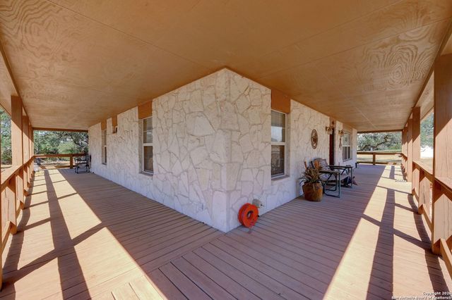 1367 Rolling Hills Rd, Blanco, TX 78606