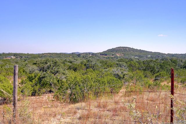 1367 Rolling Hills Rd, Blanco, TX 78606