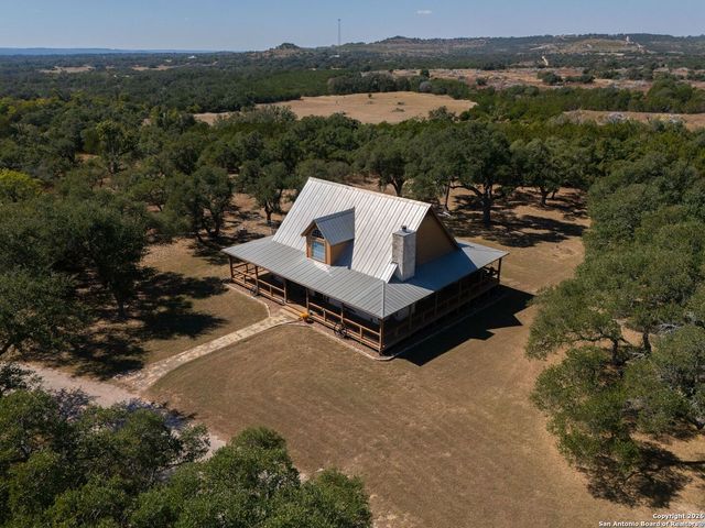 1367 Rolling Hills Rd, Blanco, TX 78606