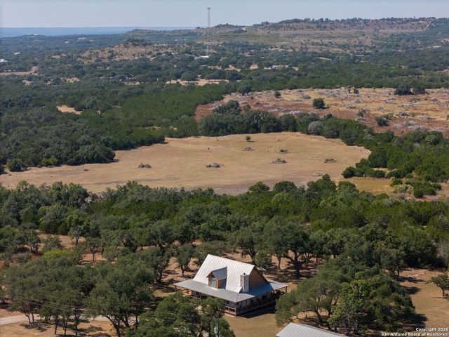 1367 Rolling Hills Rd, Blanco, TX 78606