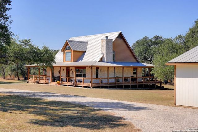 1367 Rolling Hills Rd, Blanco, TX 78606