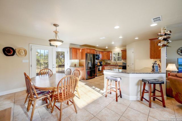 1367 Rolling Hills Rd, Blanco, TX 78606