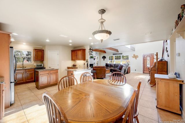 1367 Rolling Hills Rd, Blanco, TX 78606