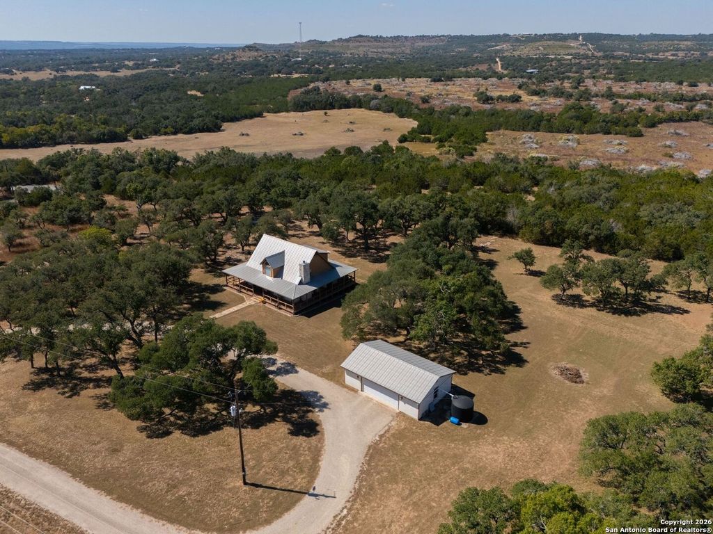 1367 Rolling Hills Rd, Blanco, TX 78606