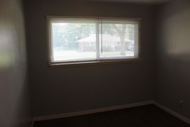 22020 Sunset Boulevard, Oak Park, MI 48237
