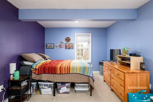 22 Quobaug Avenue, Oxford, MA 01540