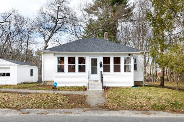 22 Quobaug Avenue, Oxford, MA 01540