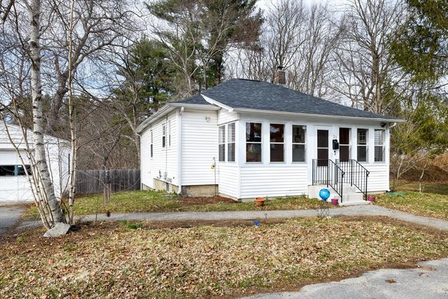 22 Quobaug Avenue, Oxford, MA 01540