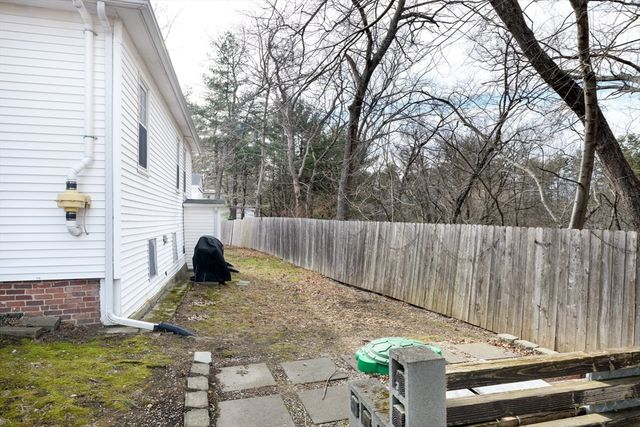 22 Quobaug Avenue, Oxford, MA 01540