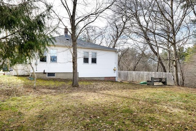 22 Quobaug Avenue, Oxford, MA 01540