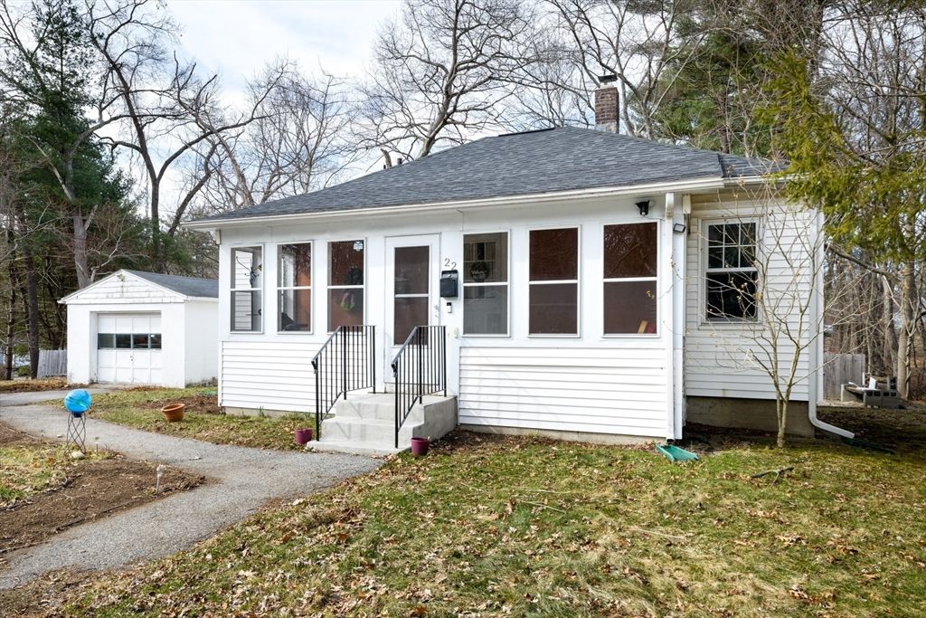 22 Quobaug Avenue, Oxford, MA 01540