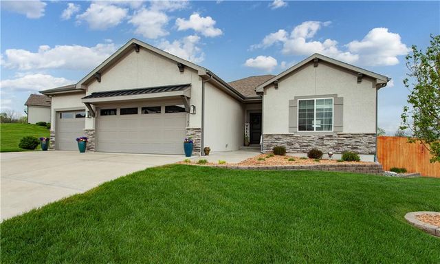 1102 NW Aspen Court, Grain Valley, MO 64029