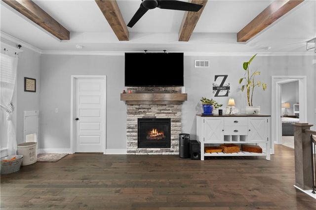 1102 NW Aspen Court, Grain Valley, MO 64029