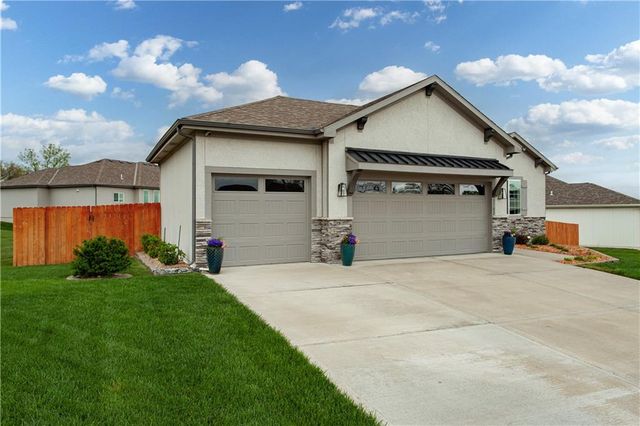 1102 NW Aspen Court, Grain Valley, MO 64029