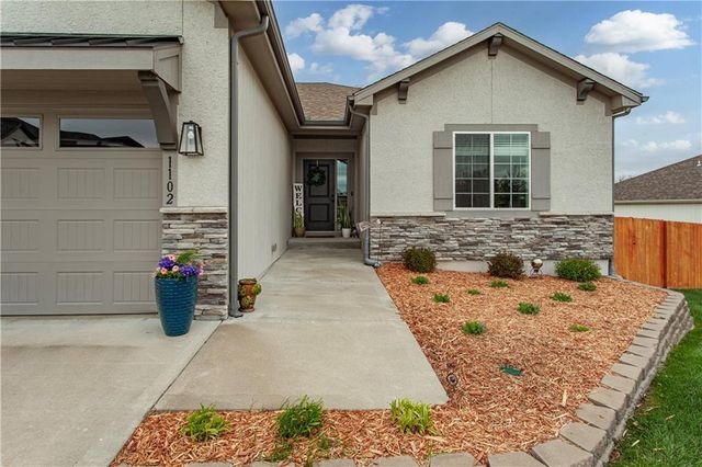 1102 NW Aspen Court, Grain Valley, MO 64029