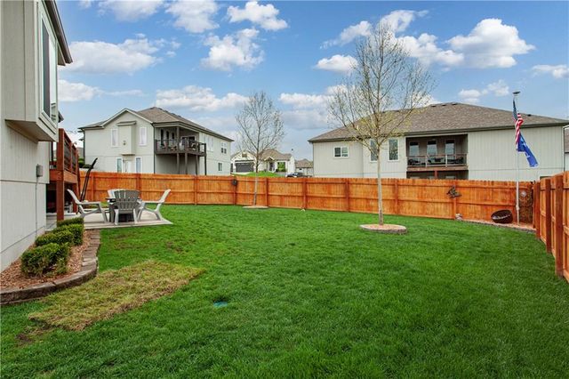 1102 NW Aspen Court, Grain Valley, MO 64029