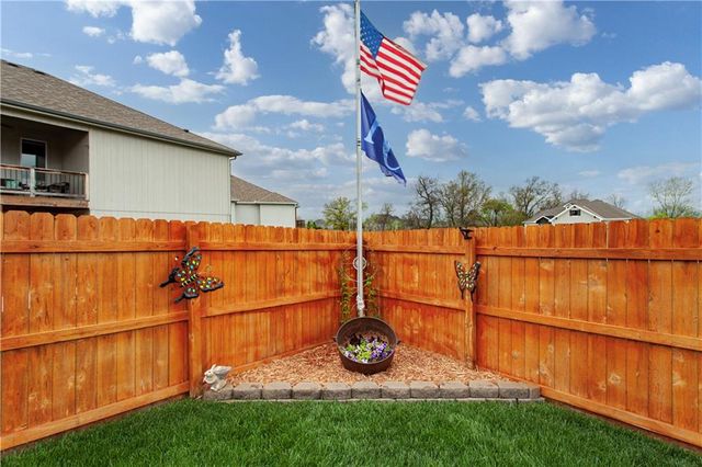 1102 NW Aspen Court, Grain Valley, MO 64029