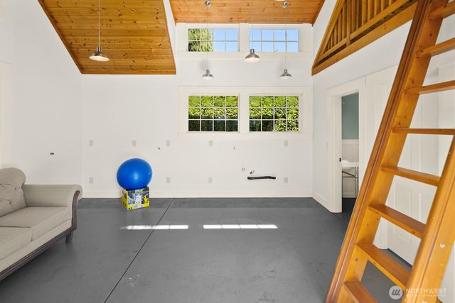 8443 NE 6th Street, Medina, WA 98039