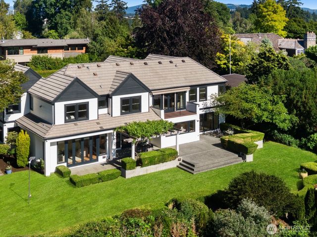 8443 NE 6th Street, Medina, WA 98039