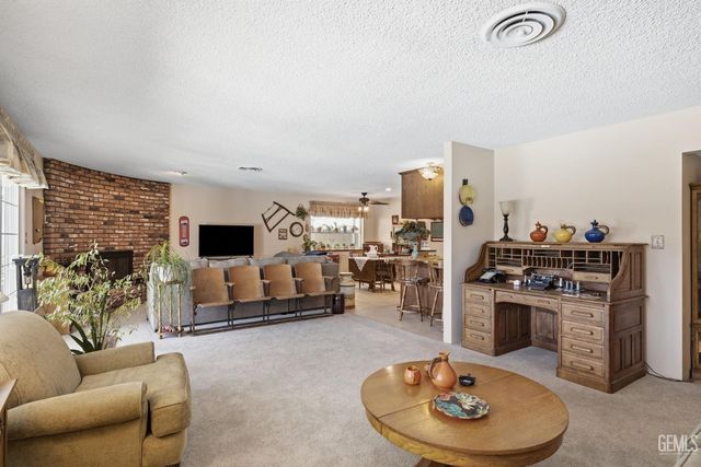 2711 Carlisle Court, Bakersfield, CA 93309