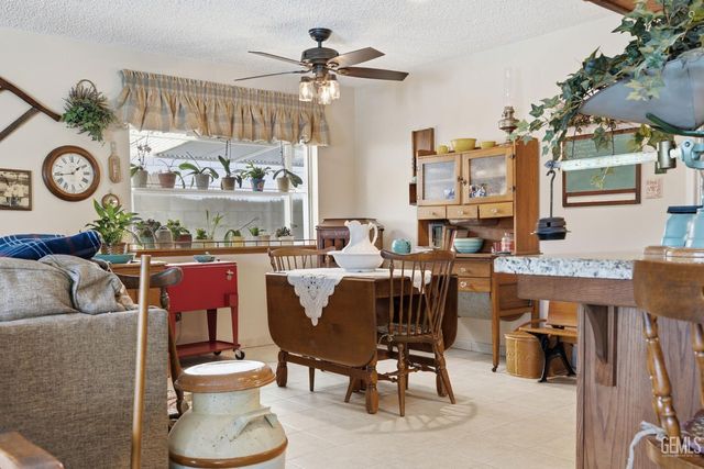 2711 Carlisle Court, Bakersfield, CA 93309