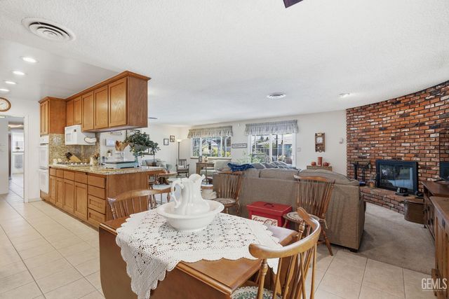 2711 Carlisle Court, Bakersfield, CA 93309