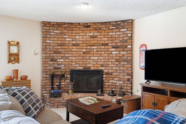 2711 Carlisle Court, Bakersfield, CA 93309