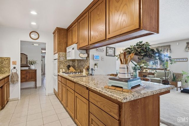 2711 Carlisle Court, Bakersfield, CA 93309