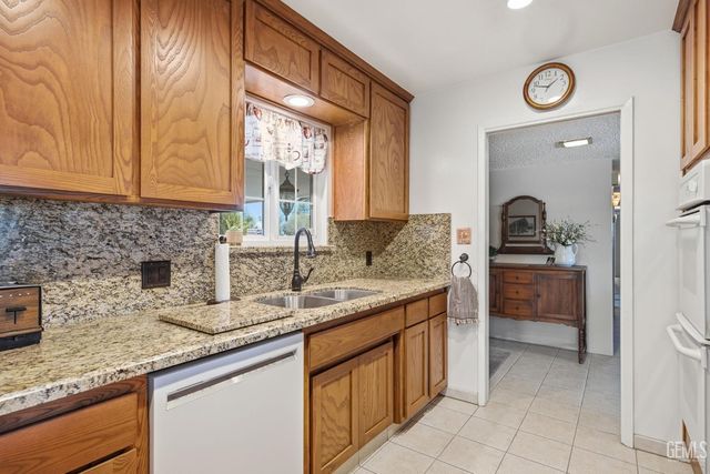 2711 Carlisle Court, Bakersfield, CA 93309