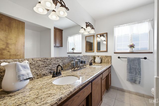 2711 Carlisle Court, Bakersfield, CA 93309