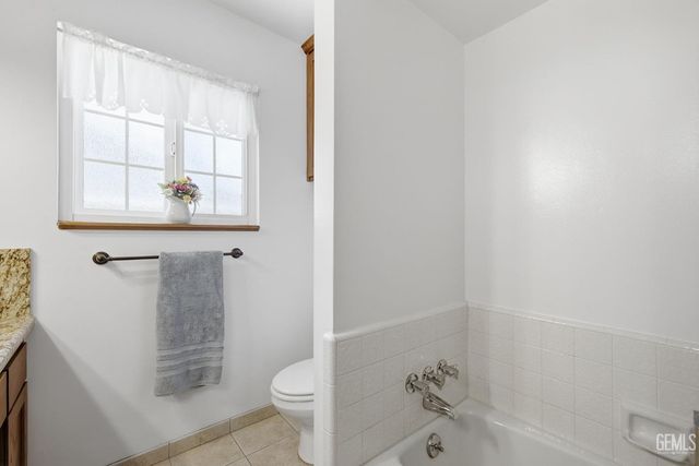 2711 Carlisle Court, Bakersfield, CA 93309