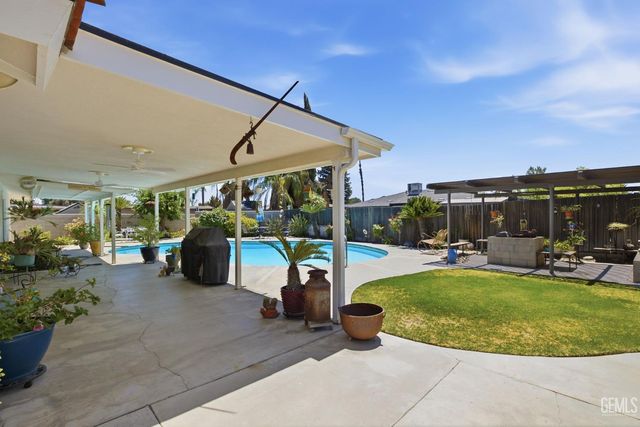 2711 Carlisle Court, Bakersfield, CA 93309